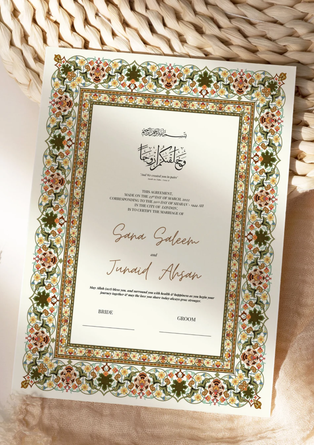 Certificat de mariage Mira de Création Oriental, document officiel avec motifs décoratifs en arabesque et calligraphie élégante.