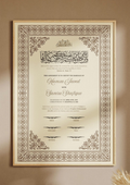 Certificat de mariage Mouna de Création Oriental, élégamment conçu avec motifs traditionnels et détails dorés sur fond blanc.