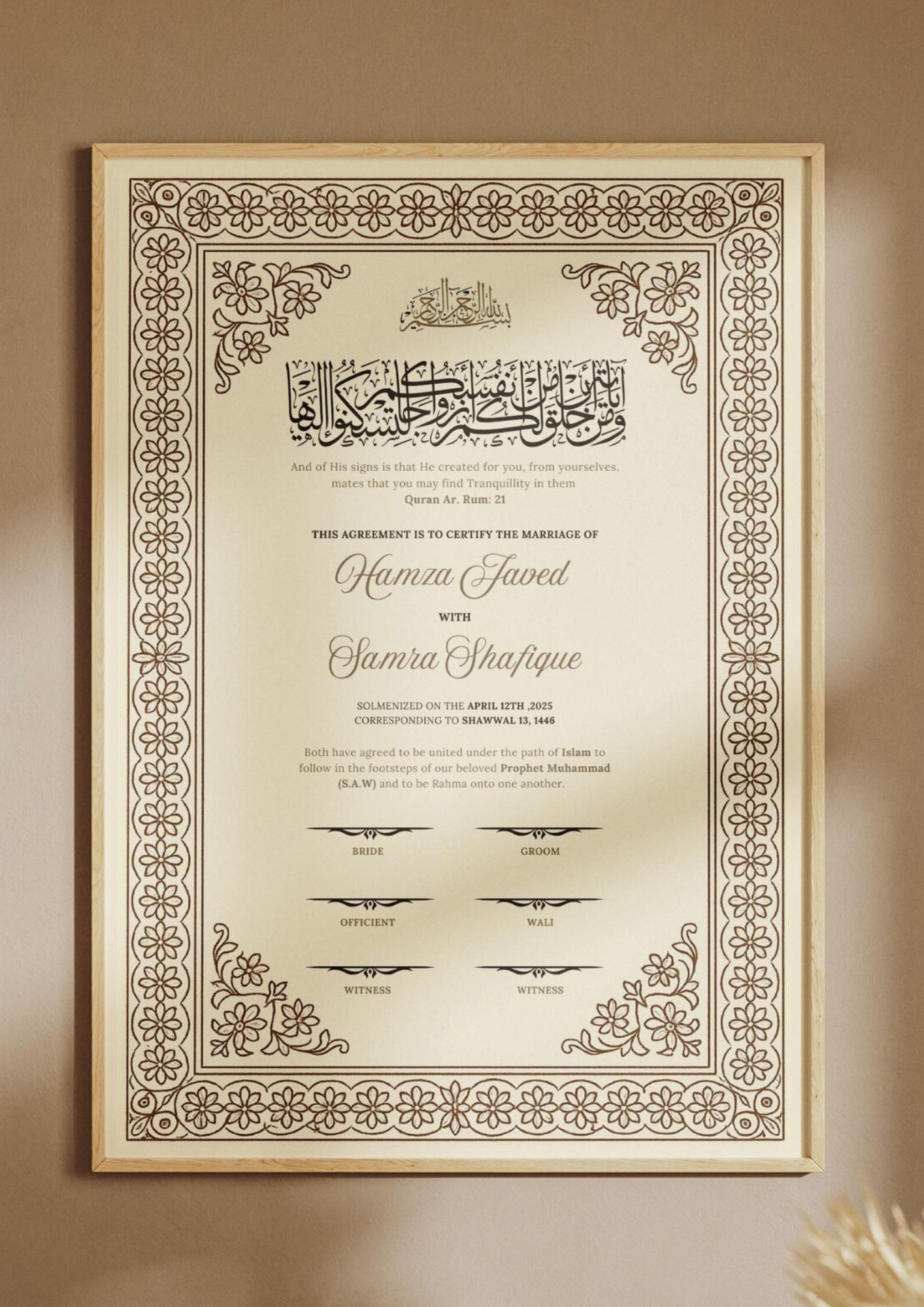 Certificat de mariage Mouna de la marque Création Oriental, document officiel avec motifs traditionnels en couleurs.