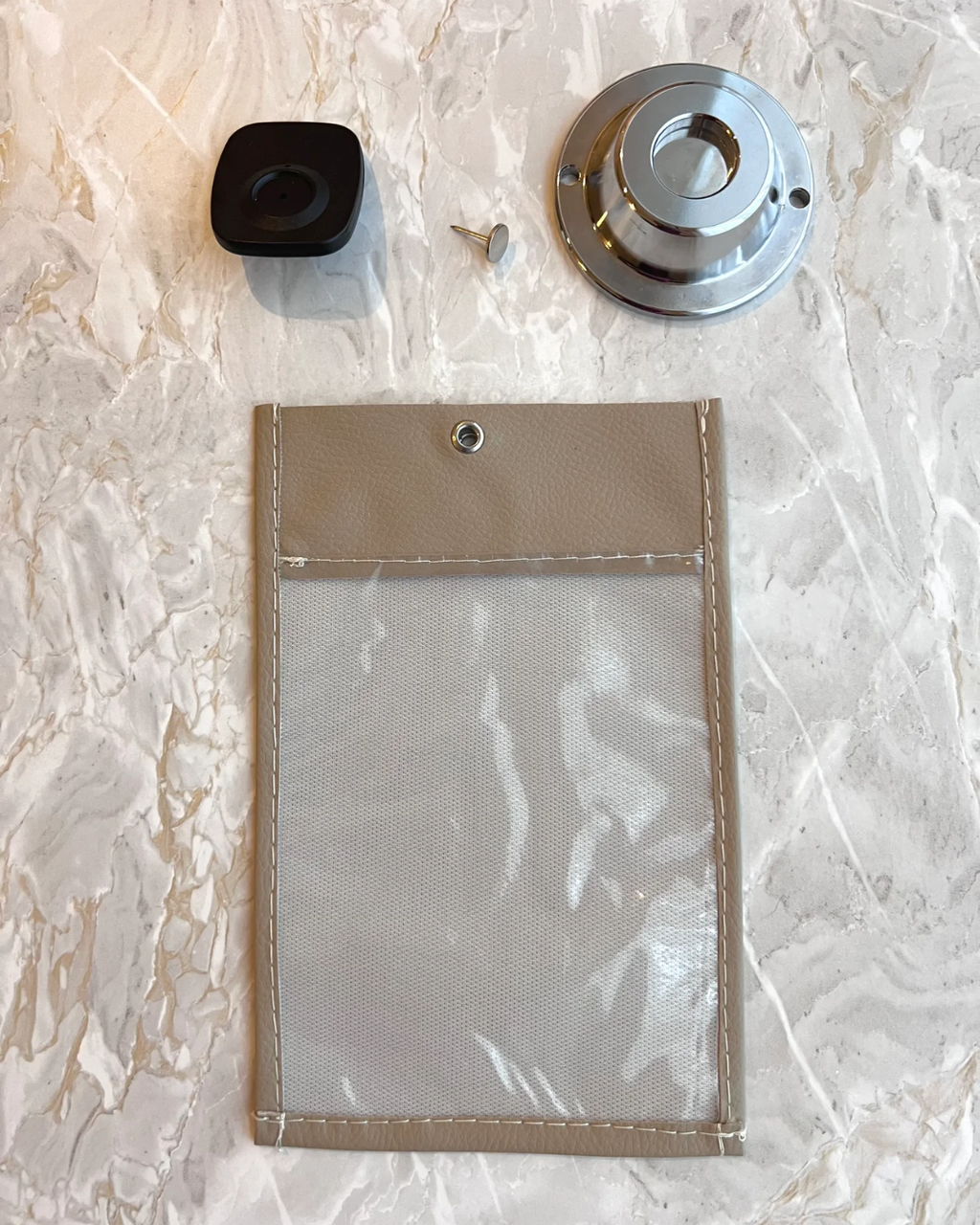 Pochette de protection pour caméra de téléphone Création Oriental, pack complet avec trois accessoires de sécurité pour smartphone.