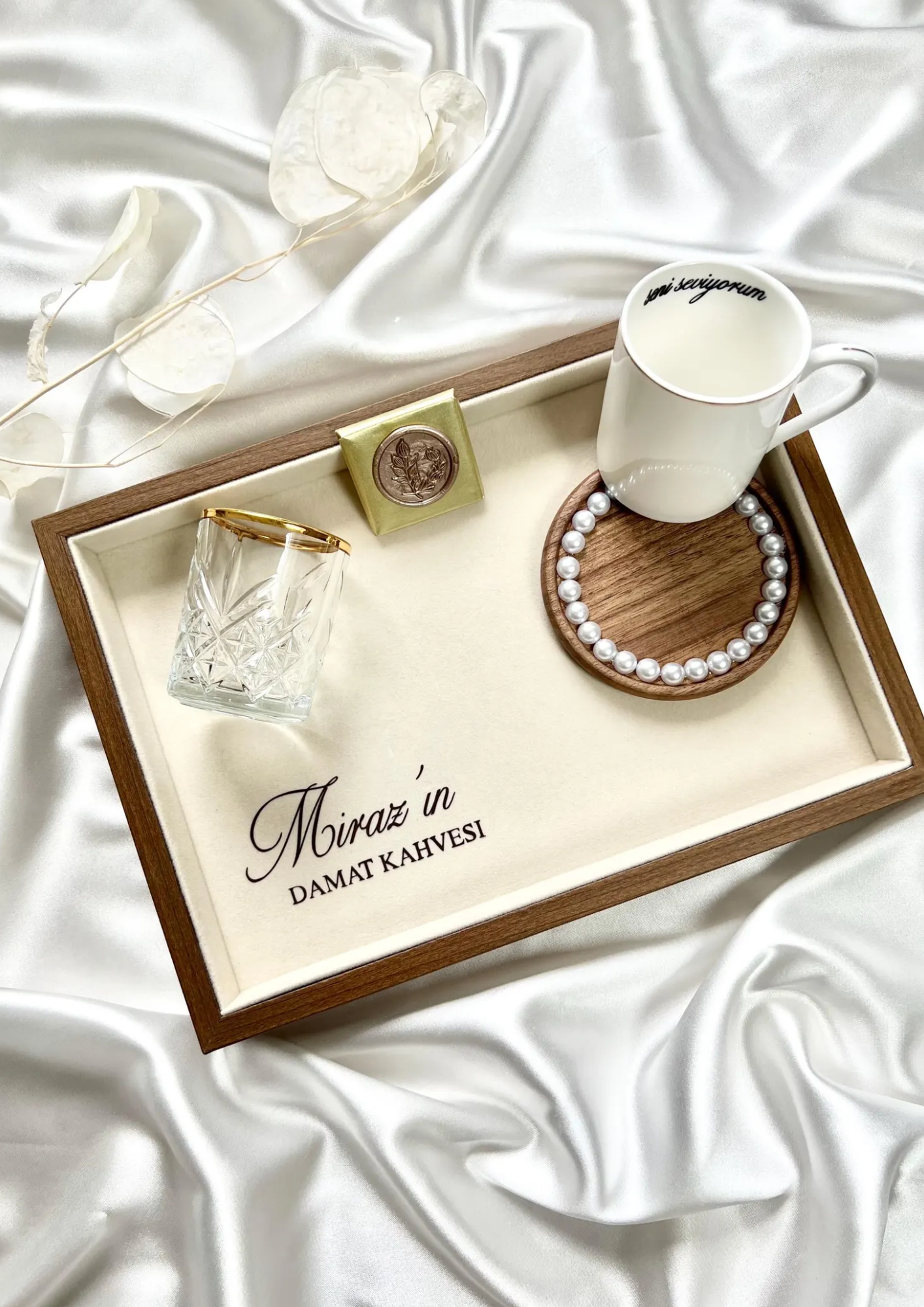 Alliance de fiançailles Zyad de Création Oriental avec diamant central et design élégant en or blanc.