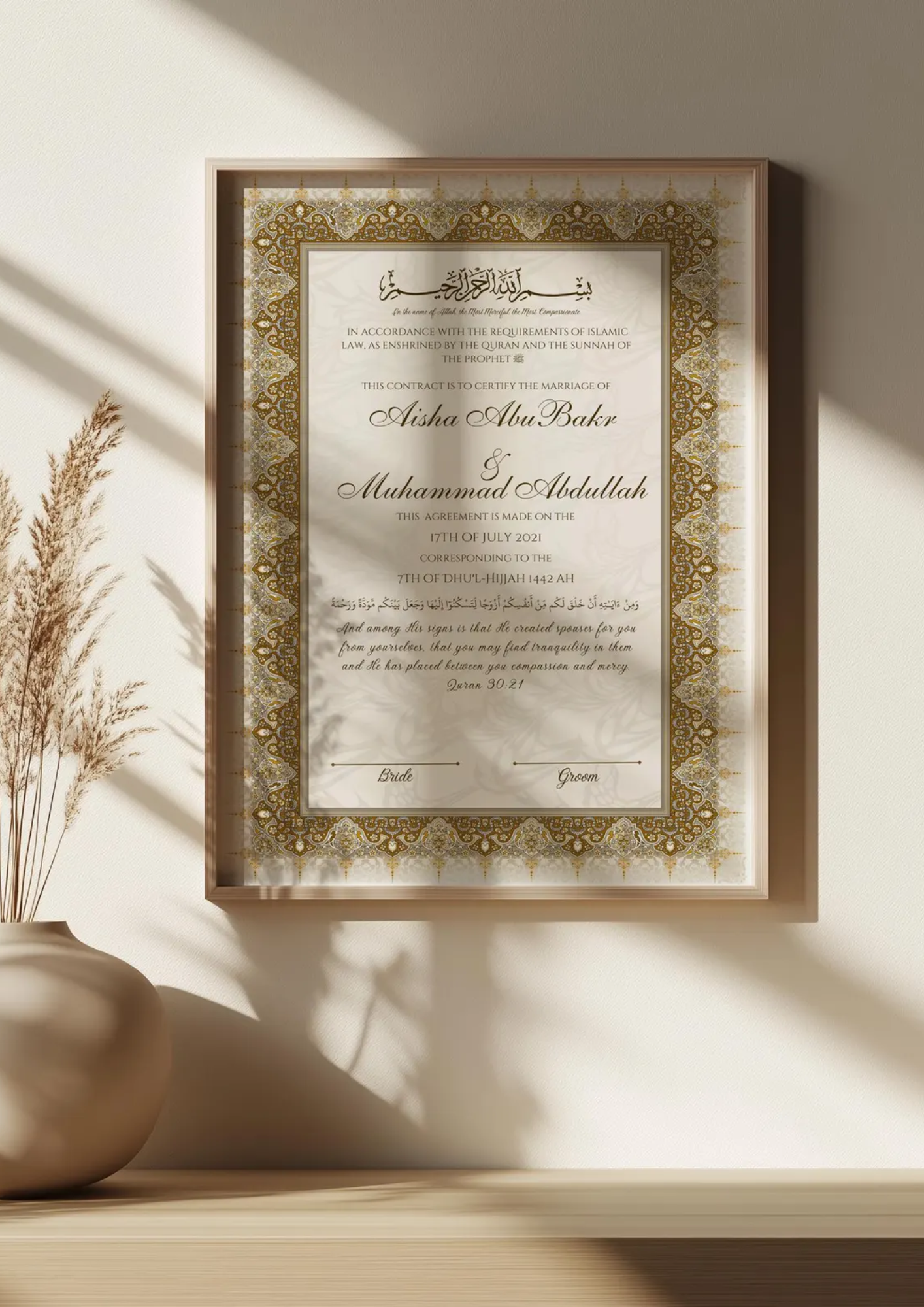 Certificat de mariage Lyndia de Création Oriental avec détails élégants en papier blanc et texte calligraphié français.