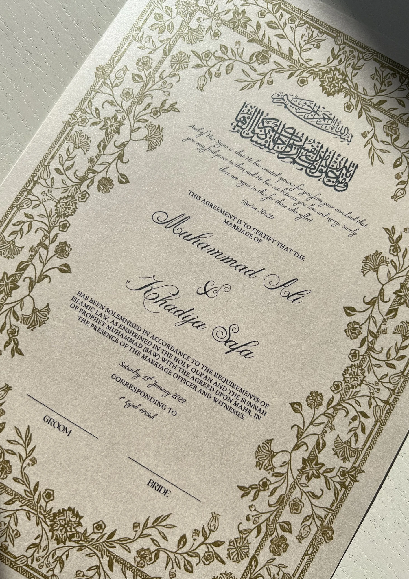 Certificat de mariage Meriam de la marque Création Oriental, avec motifs décoratifs traditionnels en couleurs.
