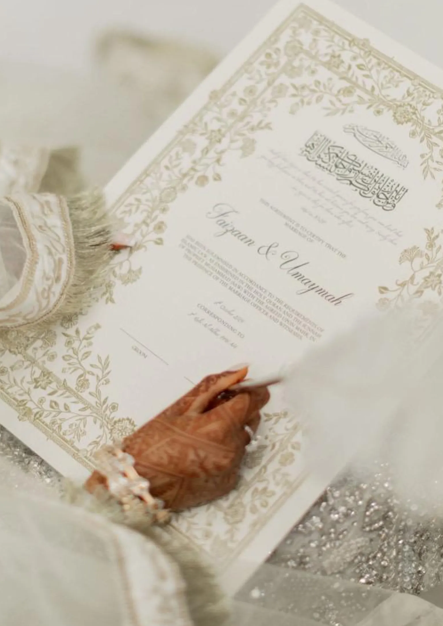 Certificat de mariage Meriam de Création Oriental, papier décoratif avec motifs traditionnels, visible en détail sur l’image.